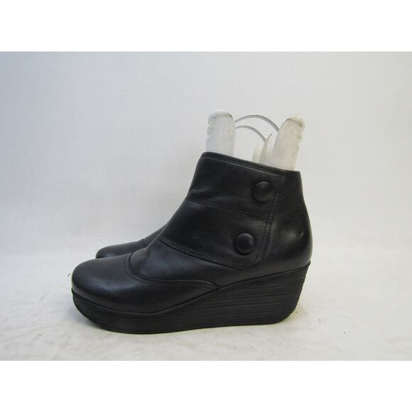 TaraM Womens Size 10 M Black Leather Zip Ankle Fashion Boots Bootie - Picture 1 of 11